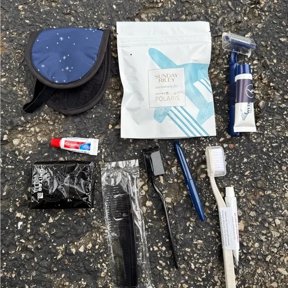 Star Wars Black Toiletry Bag by United Airlines - Picture 3 of 3